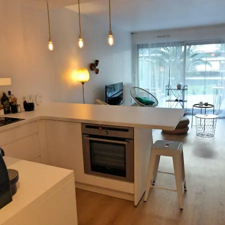 Studio Rez-de-jardin Antibes