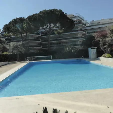 Studio Rez-de-jardin Antibes